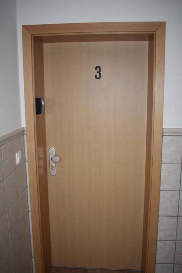 Pension zur Schleuse am Elbe Lübeck - Kanal in Witzeeze Exterior foto